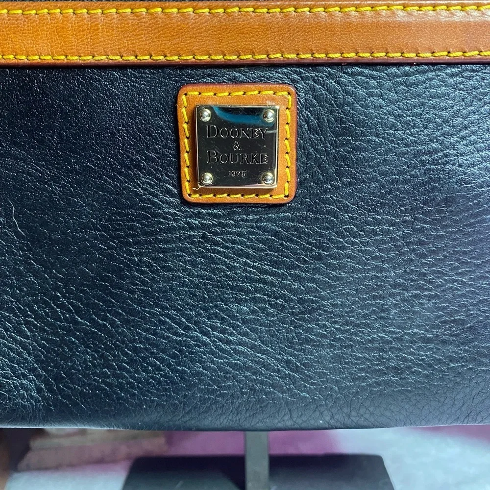 EUC Vintage Dooney & Bourke Pebbled Leather Clutch/Wristlet